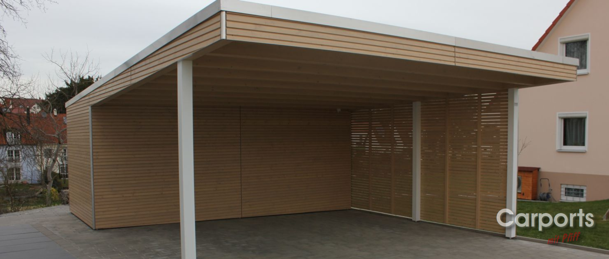 Carport aus Holz für 2 Autos mit Schuppen und Seitenwand